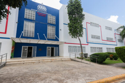 Gobierno anuncia inversión de RD 800 millones para construir 30 multiusos en GSD