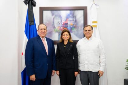 Vicepresidenta Raquel Peña juramenta a Magín Díaz como ministro de Hacienda