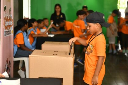 JCE celebra elecciones infantiles en el campamento “Exploradores de la democracia”