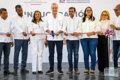 Abinader inaugura obras hidráulicas claves para proteger comunidades y fortalecer producción agrícola en Azua