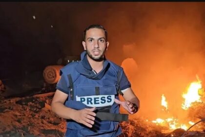Reportero graba sus últimos momentos con vida antes de morir en un bombardeo israelí en Gaza (VIDEO)