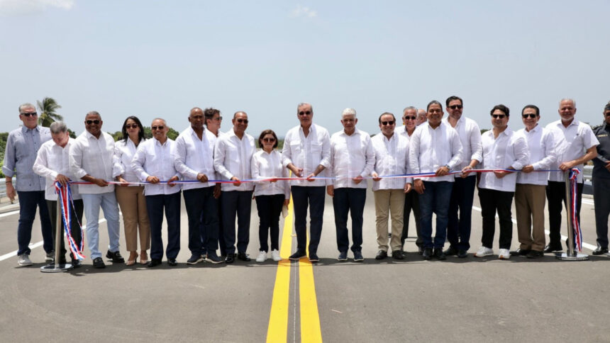 Abinader inaugura circunvalación de Baní: 19.8 kilómetros que conectan el sur del país y acortan distancia, además de ahorrar tiempo y combustible