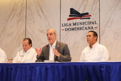 Abinader anuncia inversión de RD$4,000 millones para construcción de aceras y contenes en toda RD
