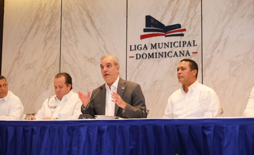 Abinader anuncia inversión de RD$4,000 millones para construcción de aceras y contenes en toda RD