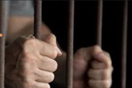Fuera de Serie : Apresan hombre en Los Guandules que presuntamente mato a su hijo de un año y ocho meses