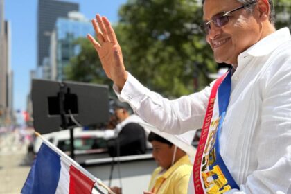 Juan Manuel Méndez es homenajeado en el Desfile Dominicano de NY por sus años de servicio