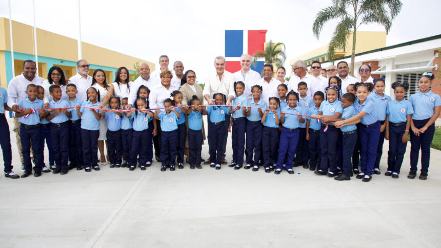 Presidente Abinader inaugura tres nuevos centros educativos que beneficiarán a 2,960 estudiantes y que suman 74 aulas al año escolar 2025-2026