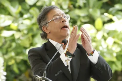 Fuera de Serie : En debate las políticas ‘paz total’ de Petro luego de ataques con 20 muertos