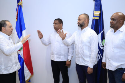 Director del SNS juramenta nuevo director Hospital Traumatológico de Higüey