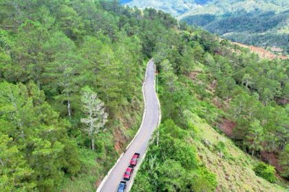 Abinader entrega carretera en Constanza hacia el Salto de Aguas Blanca