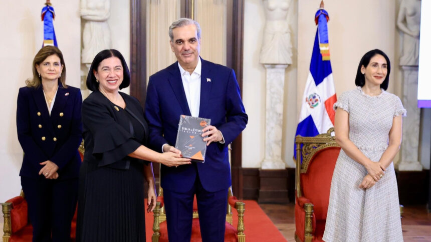 Oficina de Enlace Cristiano celebra Día Nacional de la Biblia en el Palacio Nacional