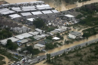Fuera de Serie : Suben a 145 los muertos por las inundaciones en el sur de Tailandia