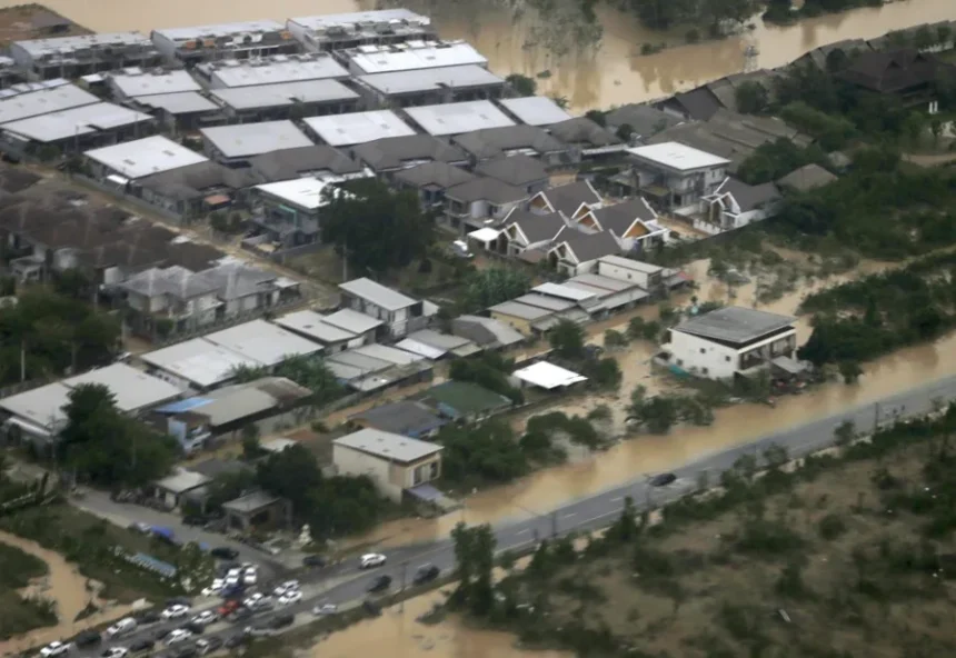 Fuera de Serie : Suben a 145 los muertos por las inundaciones en el sur de Tailandia
