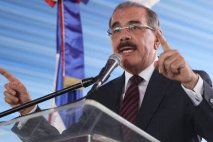 Danilo critica alto costo de la vida y bajos salarios