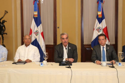 El presidente Abinader impulsa acciones para garantizar abastecimiento y estabilidad de precios durante la temporada navideña en todo el país