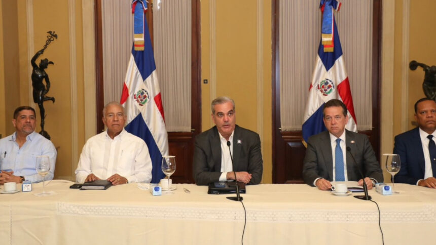 El presidente Abinader impulsa acciones para garantizar abastecimiento y estabilidad de precios durante la temporada navideña en todo el país