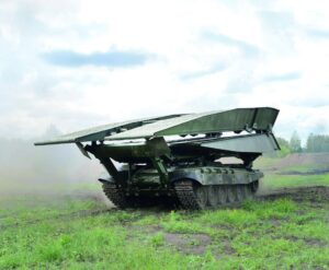20 metros de acero para romper el frente: Rusia muestra en acción su puente blindado (FOTOS, VIDEO) 