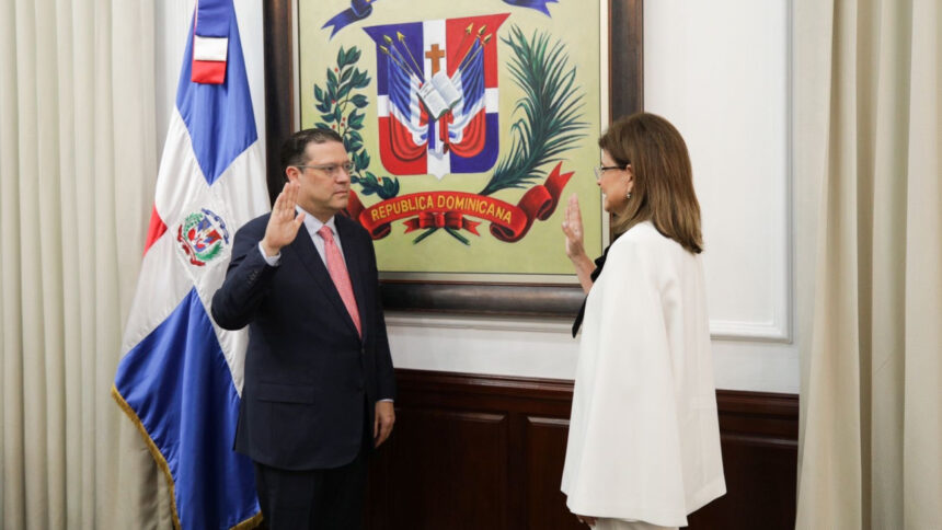 Raquel Peña deja juramentado a Eduardo Sanz Lovatón como ministro de Industria, Comercio y Mipymes