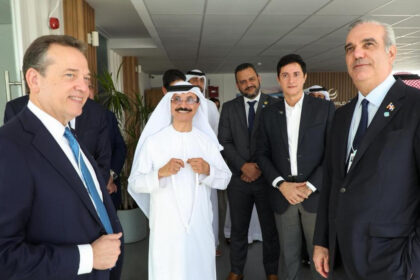 Presidente Abinader se reúne con el líder global de DP World para consolidar a la República Dominicana como centro logístico y de inversión regional