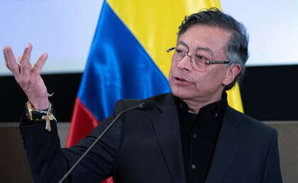 Petro afirma que Colombia empezará a comprar gas venezolano, "más barato"