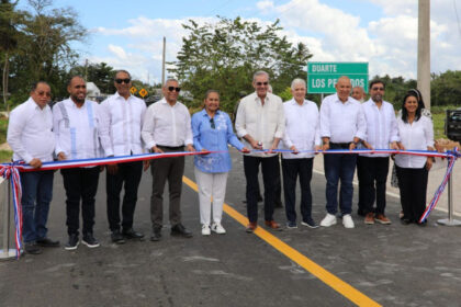 El presidente Abinader inaugura nueva carretera que comunica Villa Riva con la autopista del Nordeste que beneficiará a más de 50,000 personas