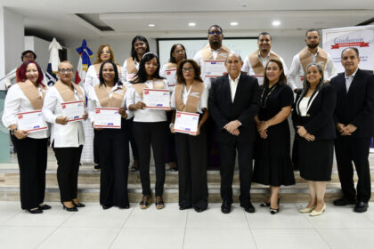 Infotep certifica a más de 300 trabajadores del sector de zonas francas en Santo Domingo Este