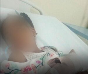 Madre denuncia niña sufrió quemaduras tras presunto castigo de su madrastra