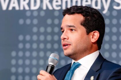 Omar Fernández expone propuestas para la economía dominicana en Harvard