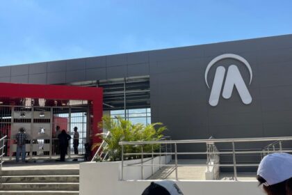 Choferes de Los Alcarrizos protestan frente al Metro y exigen indemnización de por vida por impacto económico