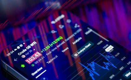 Brusco salto de los precios del petróleo en medio de la escalada en Oriente Medio