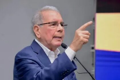 Danilo Medina pide al Gobierno asumir mayores sacrificios ante la crisis; “pueblo ya no puede más”