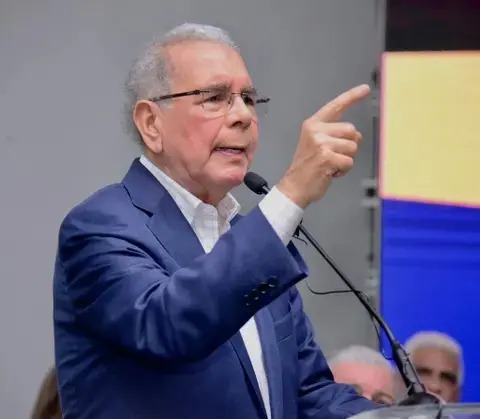 Danilo Medina pide al Gobierno asumir mayores sacrificios ante la crisis; “pueblo ya no puede más”