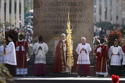 El papa en el Domingo de Ramos: «¡Depongan las armas, recuerden que son hermanos!»