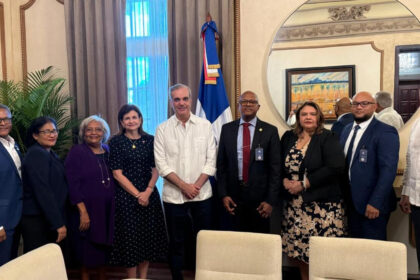 Abinader se reúne con la directiva del Colegio Médico Dominicano (CMD)