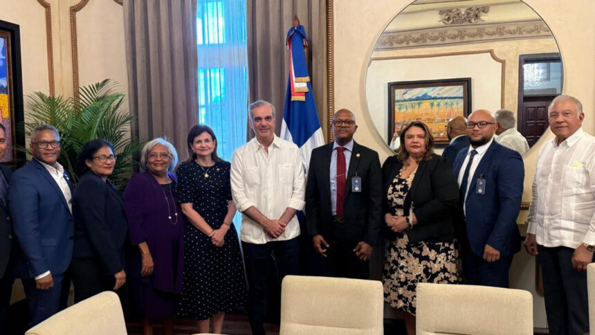 Abinader se reúne con la directiva del Colegio Médico Dominicano (CMD)