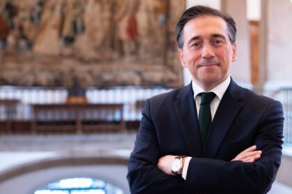 Canciller español anuncia regularización de dominicanos y refuerza lazos con RD