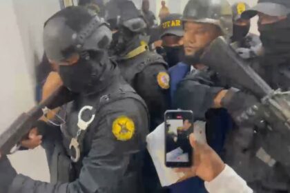Fiscal Aurelio Valdez, acusado de soborno, comparece ante tribunal y enfrenta solicitud de prisión preventiva