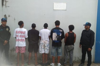 PN arresta a cinco hombres por quemar un gato en Sabana Perdida