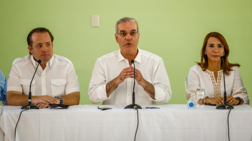 Abinader anuncia construcción de 112 apartamentos para afectados por las lluvias en Villa Montellano