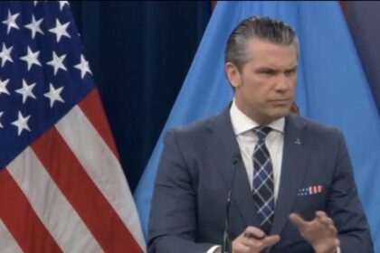 Presentan en el Congreso de EE.UU. una petición para destituir a Hegseth como secretario de Guerra