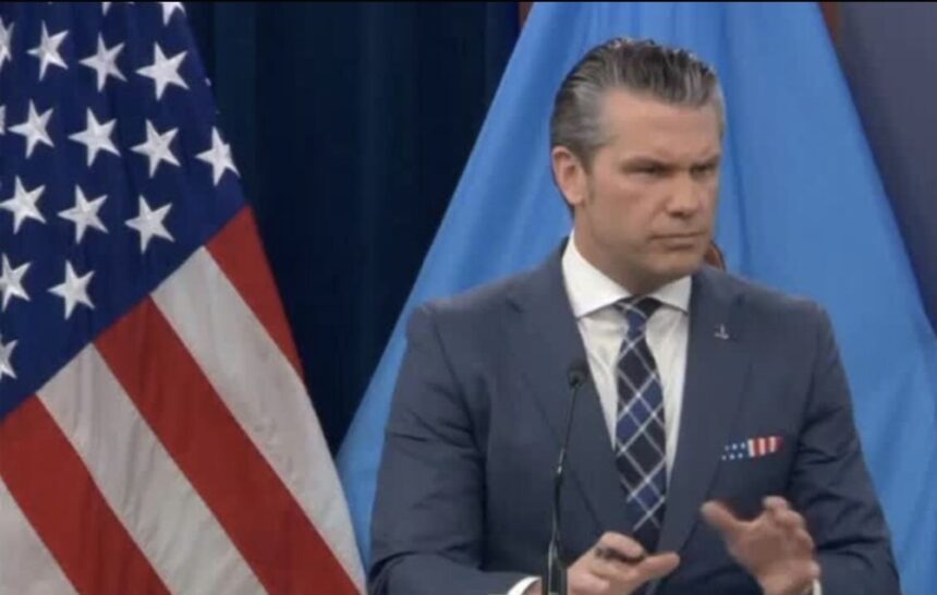 Presentan en el Congreso de EE.UU. una petición para destituir a Hegseth como secretario de Guerra