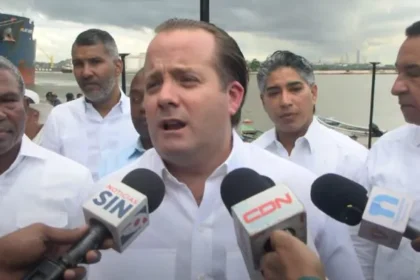 Paliza afirma que el Gobierno destina RD$1,800 millones en subsidios a combustibles esta semana