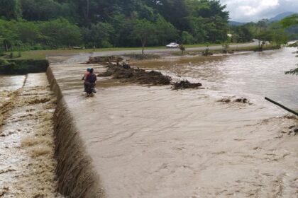 Lluvias intensas desbordan ríos y causan inundaciones en zonas de Puerto Plata