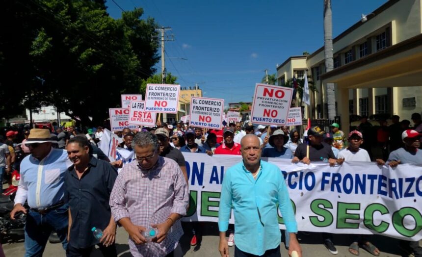 Comerciantes y empresarios fronterizos marchan en Dajabón: “No rechazamos el Puerto Seco; rechazamos la exclusión”