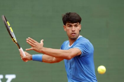 Alcaraz se mete en cuartos de final de Montecarlo tras ganar al argentino Tomás Etcheverry
