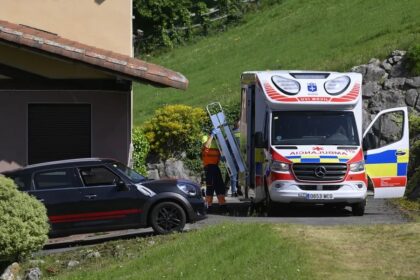 Hallan muerto a un hombre y a su mujer herida por arma de fuego en Lena (Asturias)