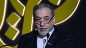 "Proyecto Estancamiento": Canciller iraní aconseja a EE.UU. no dejarse "arrastrar de nuevo al atolladero"