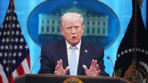 Trump anuncia la suspensión temporal del 'Proyecto Libertad' en el estrecho de Ormuz