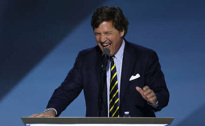 Tucker Carlson se burla de los "intelectuales públicos" de EE.UU. por su ignorancia sobre Ormuz