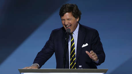 Tucker Carlson se burla de los "intelectuales públicos" de EE.UU. por su ignorancia sobre Ormuz